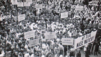 Svátek matek v roce 1924 na rožnovském náměstí.